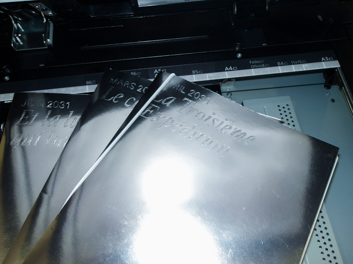 photo de mes 3 éditions, dont 2 fascicules vierges.